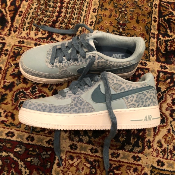 nike air force 1 leopard grey